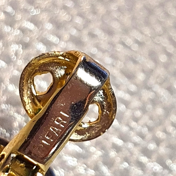 Trifari Goldtone 3 Hearts Clip On Earings - Picture 2 of 4